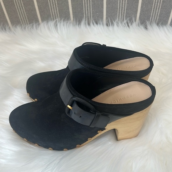 Veronica Beard Black and Tan Clogs - Picture 4 of 13
